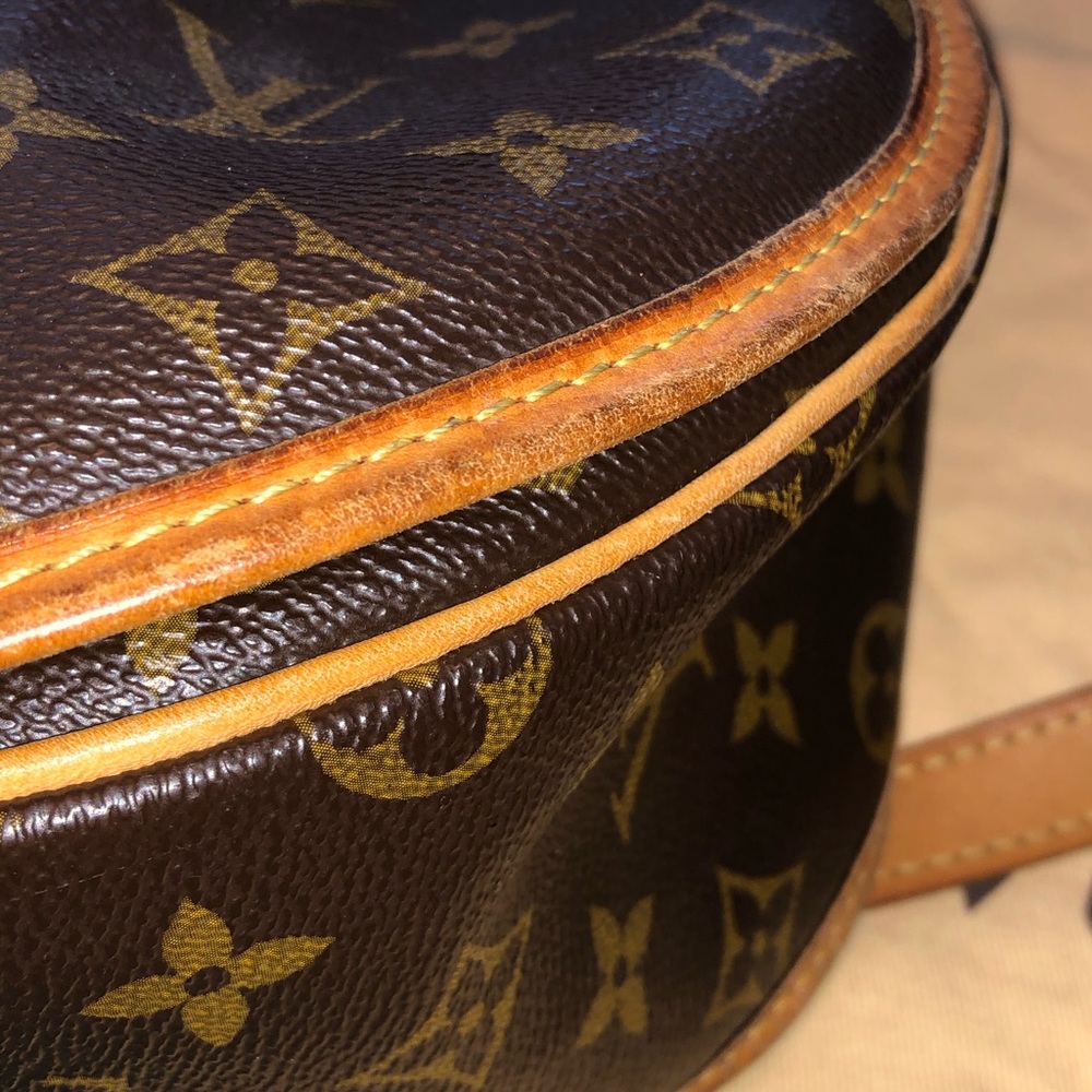 Louis Vuitton Menilmontant Monogram Crossbody - Picture 2 of 9